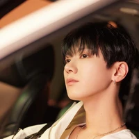 Ten Lee (Chittaphon Leechaiyapornkul)