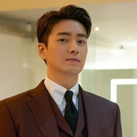 Sr. Park (Jun Hyuk)