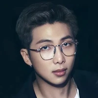 Namjoon{28 años}