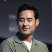Raymond Lee