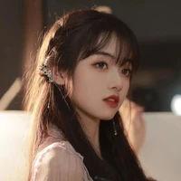 Mia Taylor¹⁹[bff of Charlotte]