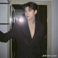 คริส(เพื่อนพระเอก)🫅