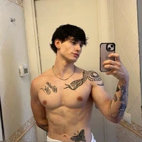 Asher  -/21 años/-