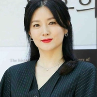 Eleanor ( mama luna )