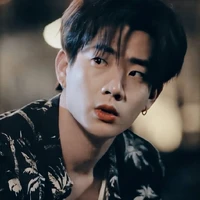 ลูคัส(แฝดพี่คนรอง+สามีแพร)