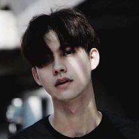 ลูก้า(แฝดพี่คนกลาง+สามีพลอย)