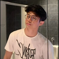 XYAN ADERAKSA VALENTINO