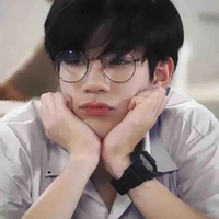 ปลายฟ้า(นายเอกตอนใส่แว่น)