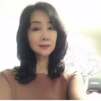 Elly Carrington (Ibu Ashley dan Audrey)