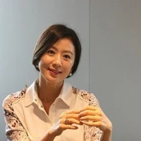 อีฟ(แม่ของบาสและโคเตอร์)