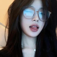 โมเดล​/เพื่อนนางเอก