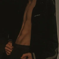 ติน -​หมาดำแซมขาว- พระเอก