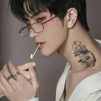 อเล็กซ์🎧❄️(พระเอก)