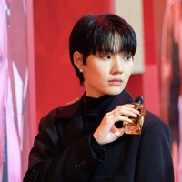 ขนมปัง ( ผู้ดูแล ประตู นรก ) เพื่อน นอ. 