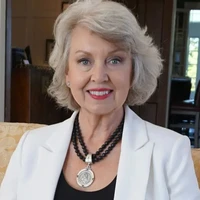 Teresa/vó da Mariana