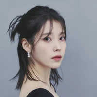 IU 20 años (sobrina del CEO)