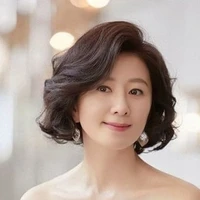 Lee Yun sik 43 añ(hermana mayor del CEO)
