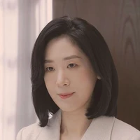 Señora Lee (mamá de joo su)
