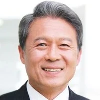 señor lee (papá de joo su)