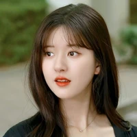 Ivy Marilyn(asisten pribadi Mia)