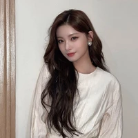 Dong Yiren (mami)