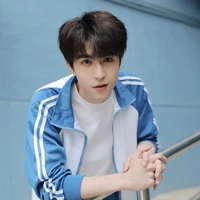 สอง/เพื่อนพระเอก/