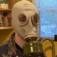 رجل قناع الغاز