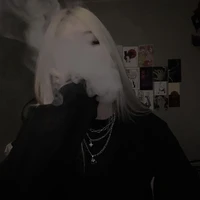 اخت كارلا.**جوليا**