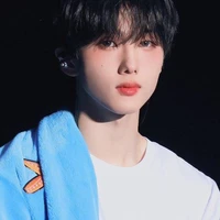 จีมิน(มือขวาลิเวีย)