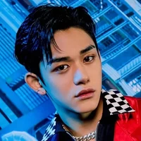Zhong lucas( tunangan Lisa/KK yeji  )