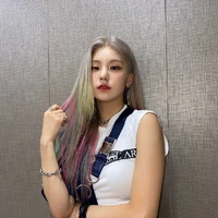 Zhong yeji ( sahabat lalisa)