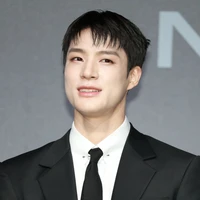 Yoon Jeno( adik angkat lalisa/ sahabat)