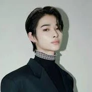 Lee / Shin niki( adik angkat lalisa)