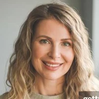 Rosie/maid also a second mom to FL