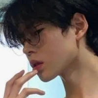 นที/ในร่างใส่แว่น พ.อ👑