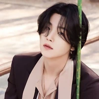 Min Yoongi (Dominant Omega)