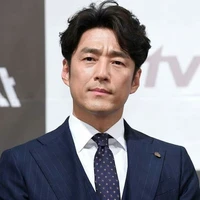 Jeon Yujang /Uncle/