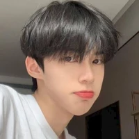 เจมส์(นายเอก)
