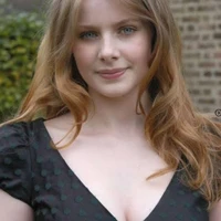 Julia Collins ( fl stepsister)