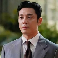 พ่อของพระเอก
