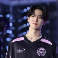 เจมส์🌫️⏰พนอ.