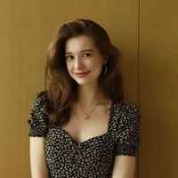 Eva/Maximilian friend