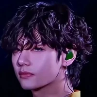Kim taehyung ( DOMINANT OMEGA)