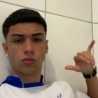lucas(irmão da Luna)
