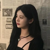 พลอย (เลขาพระเอก)