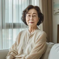 Lee bok hee ( mc grandma)