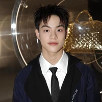 มาร์ค(รุ่นพี่)