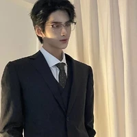 Jin -woo ( FL boyfriend / ML assistant (