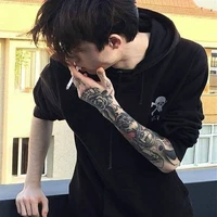 เบนซ์​(พระเอก)