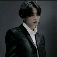 Jungkook Alfa 24 años